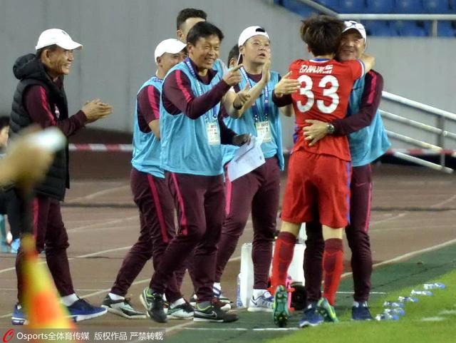 “拉特克利夫爵士名下的企业IsleofMan和TrawlersLtd全额赞助了这次收购，他并没有举债。